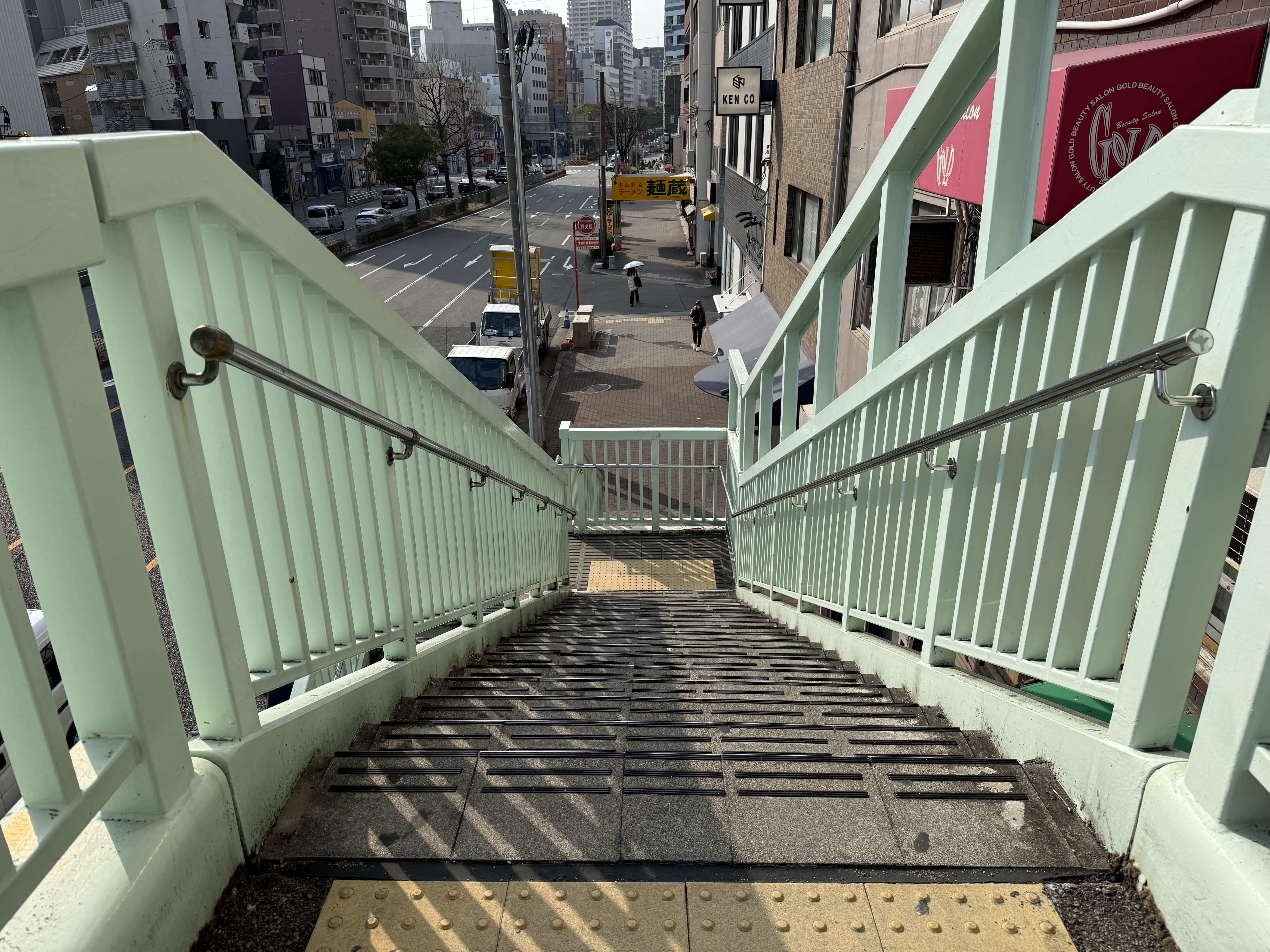 最寄駅から学校までのアクセス方法の画像