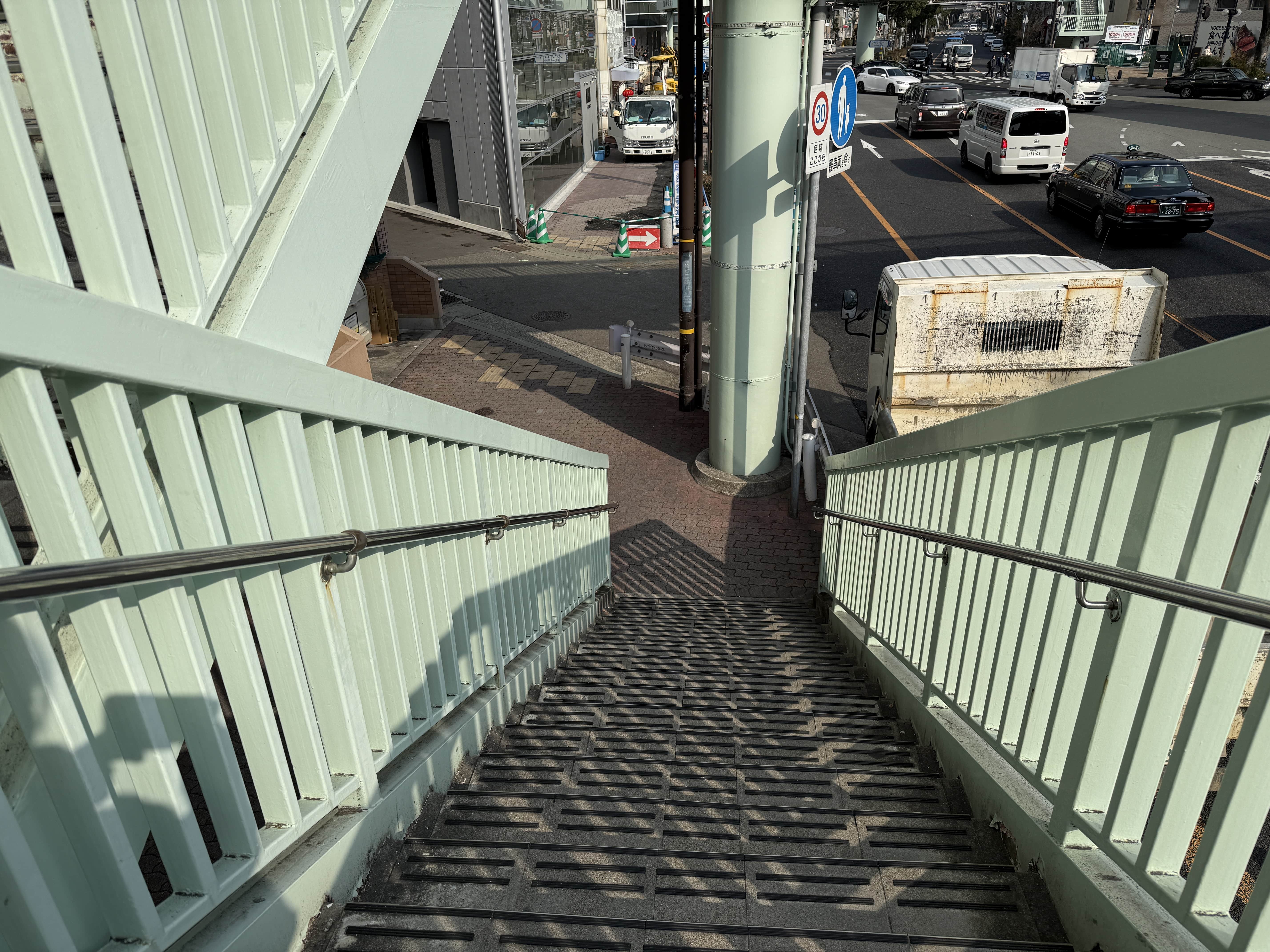 最寄駅から学校までのアクセス方法の画像